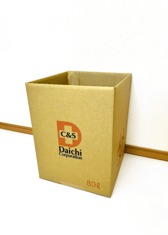 茶色い箱にオレンジ色のハザードマークがついた80L入る段ボール