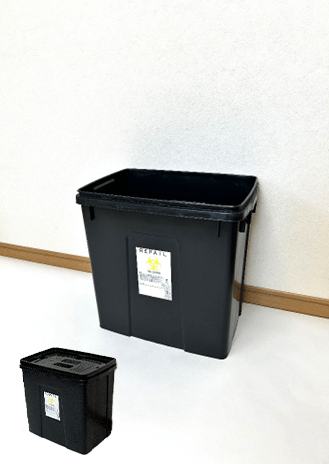 黒いプラスチック容器
